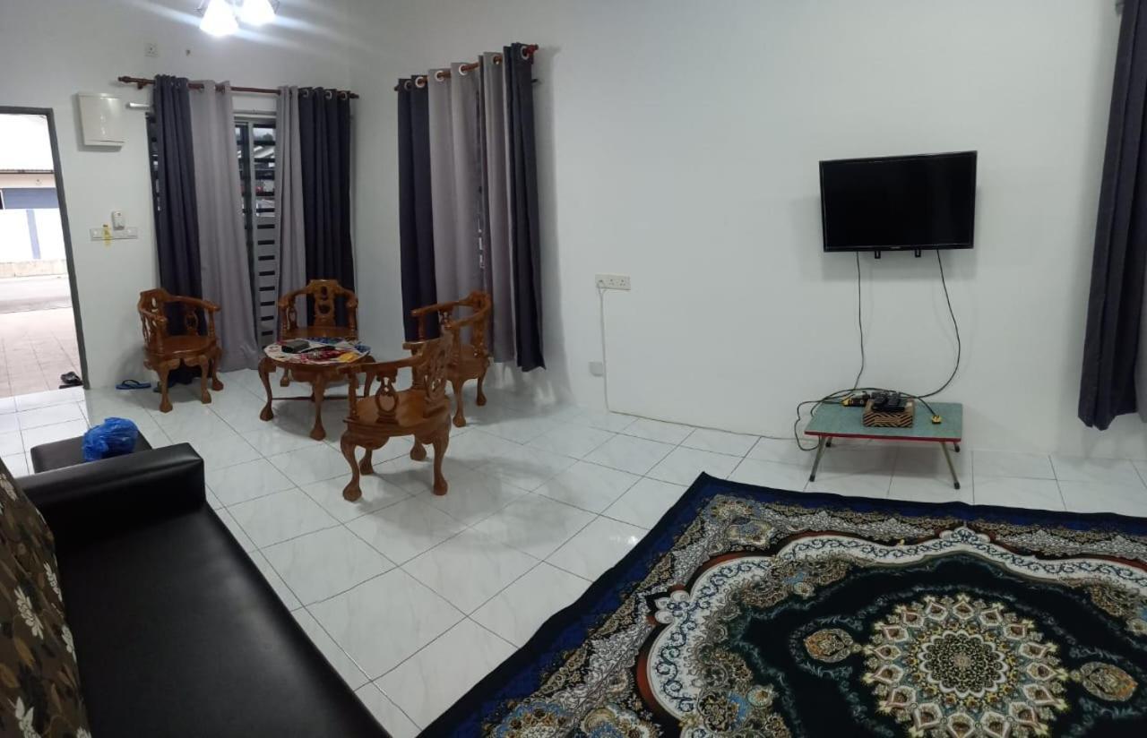 טנג'ונג מלים Homestay D'Mama Ifor Muslimi מראה חיצוני תמונה