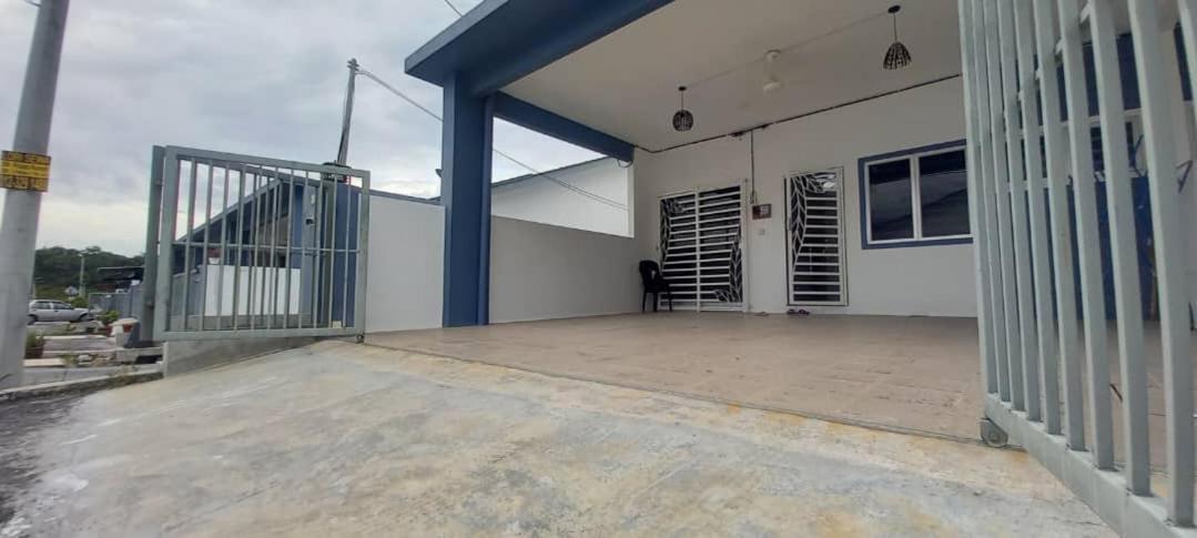 טנג'ונג מלים Homestay D'Mama Ifor Muslimi מראה חיצוני תמונה