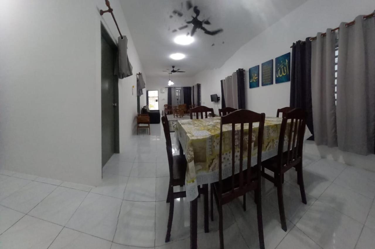 טנג'ונג מלים Homestay D'Mama Ifor Muslimi מראה חיצוני תמונה