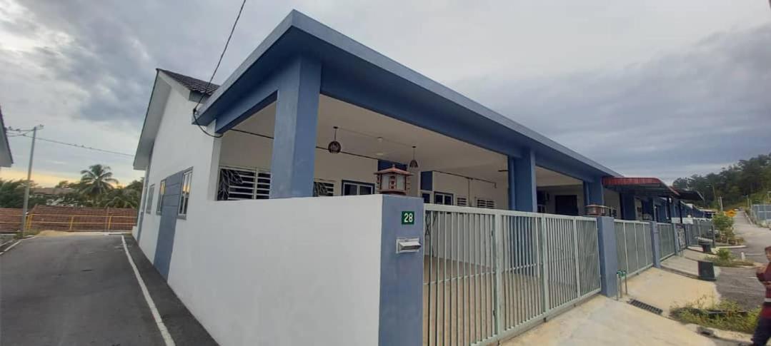 טנג'ונג מלים Homestay D'Mama Ifor Muslimi מראה חיצוני תמונה