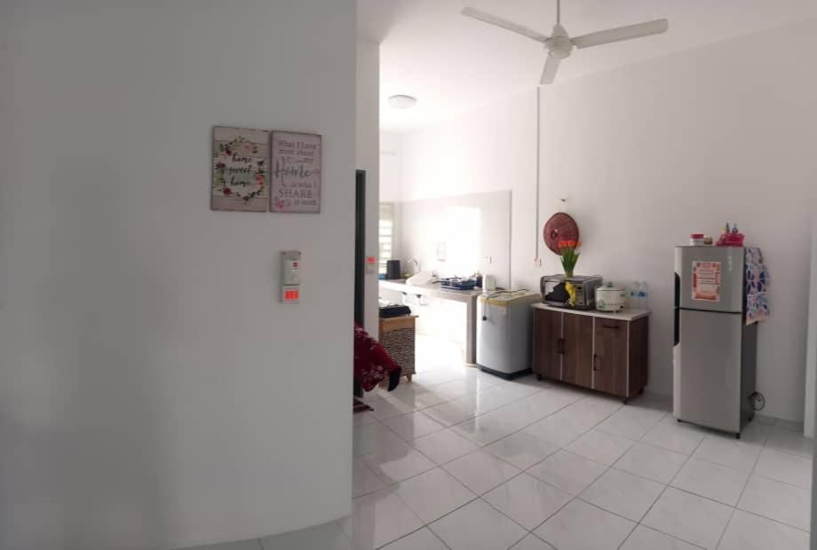 טנג'ונג מלים Homestay D'Mama Ifor Muslimi מראה חיצוני תמונה