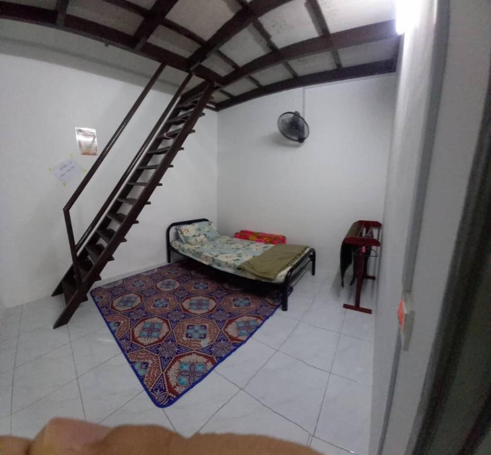 טנג'ונג מלים Homestay D'Mama Ifor Muslimi מראה חיצוני תמונה