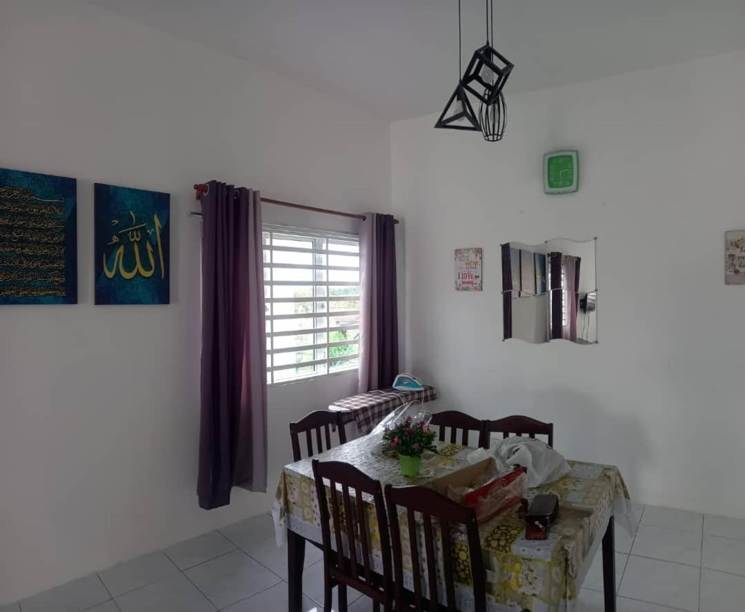 טנג'ונג מלים Homestay D'Mama Ifor Muslimi מראה חיצוני תמונה